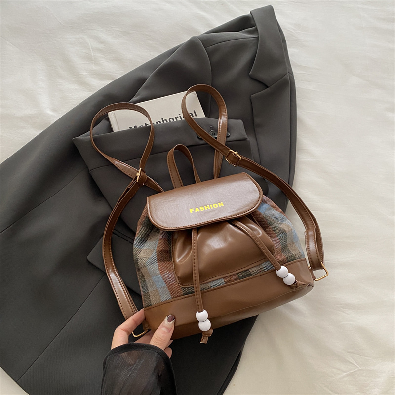 2024 invierno nuevo estilo de diseño de estilo extranjero en la nueva mochila de gran capacidad para estudiantes de viaje ocio mochila de hombro único