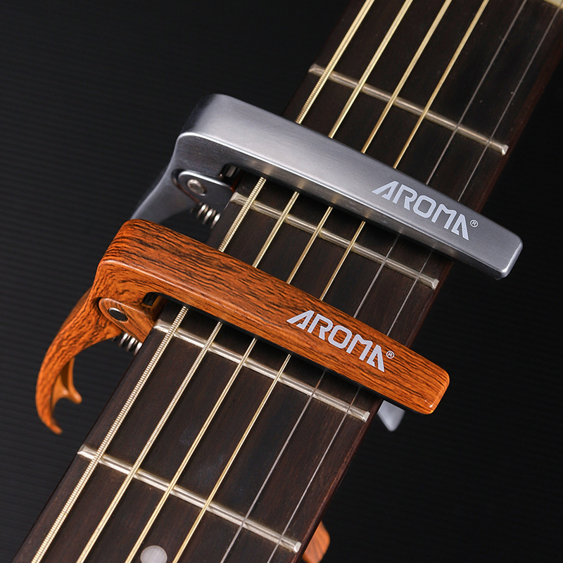 Capotraste universal AROMA AC-30 para guitarras folk, clássicas e eletroacústicas - Acessórios para instrumentos de guitarra_voghion.com