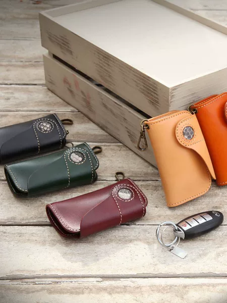26 Genuine Leather Vintage Key Case, Large Capacity, 70% off Top Layer Cowhide, For Car Use, In Stock at Cross-Border Factory, Women's High-End Style