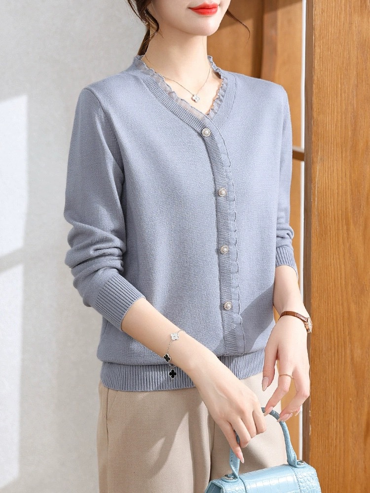 Spring new fashionable fashionable middle-aged and elderly women's lace lace collar bottoming shirt mother's inner sweater