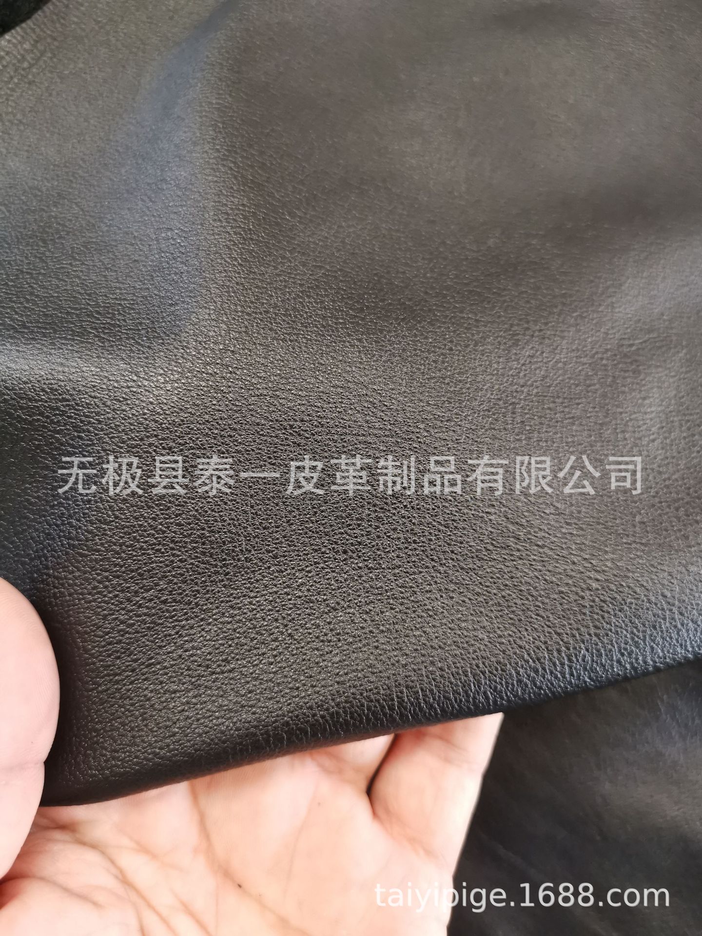 头层牦牛皮自然摔，皮面好，手感柔软结实，颜色厚度可来样品做
