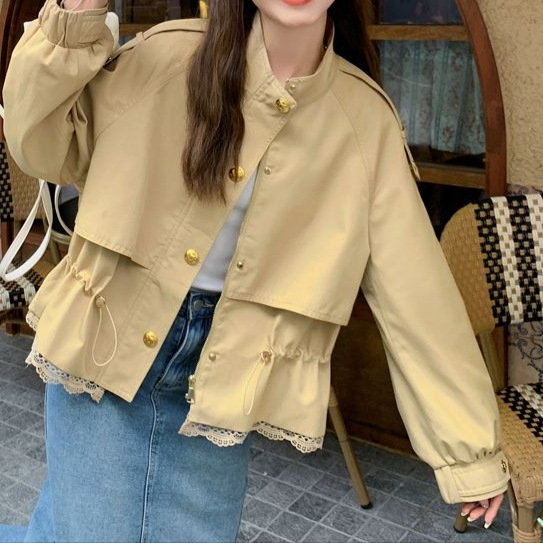 Khaki Lace Patchwork Short Coat for Petite Women, 2026 Spring New Style, Workwear Style, Waist-Cinching, Stand-Collar Trench Coat Khaki Lace Patchwork Short Coat for Petite Women, 2026 Spring New Style, Workwear Style, Waist-Cinching, Stand-Collar Trench Coat