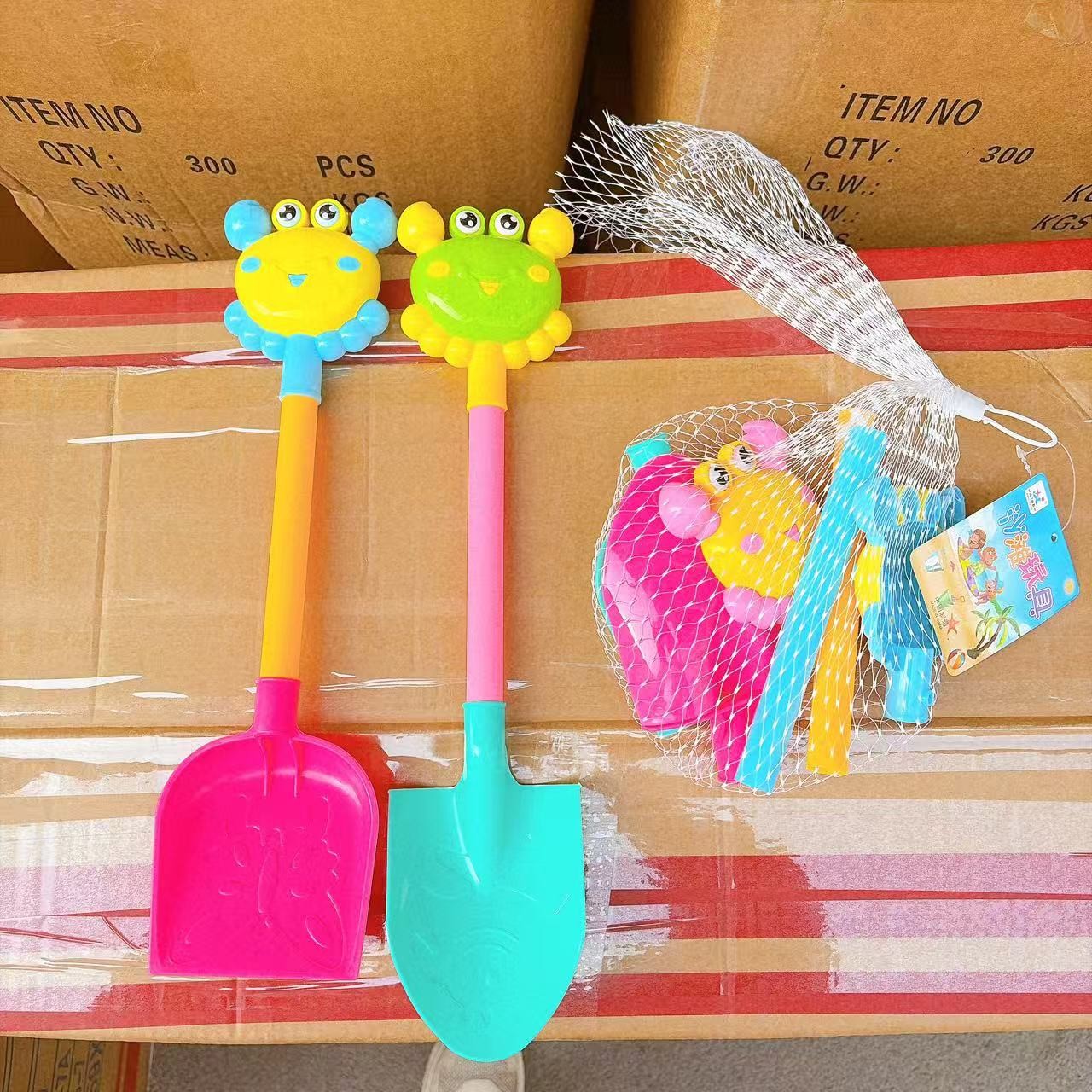 Bolsas de malla de dibujos animados de color para jugar con herramientas de arena, pala para jugar con nieve, pala de plástico grueso, 2 juegos de agua