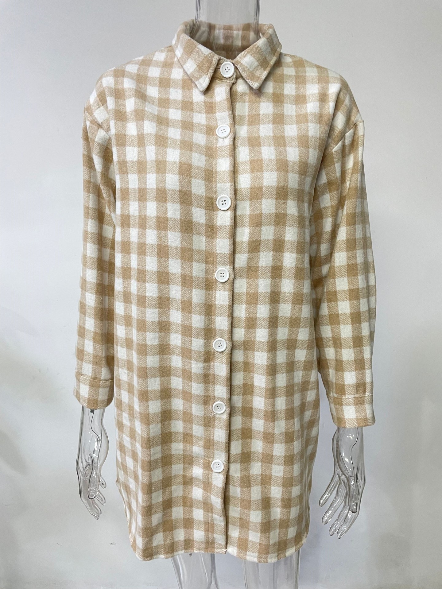 Cappotto da donna in lana a quadri dal design irregolare_voghion.com