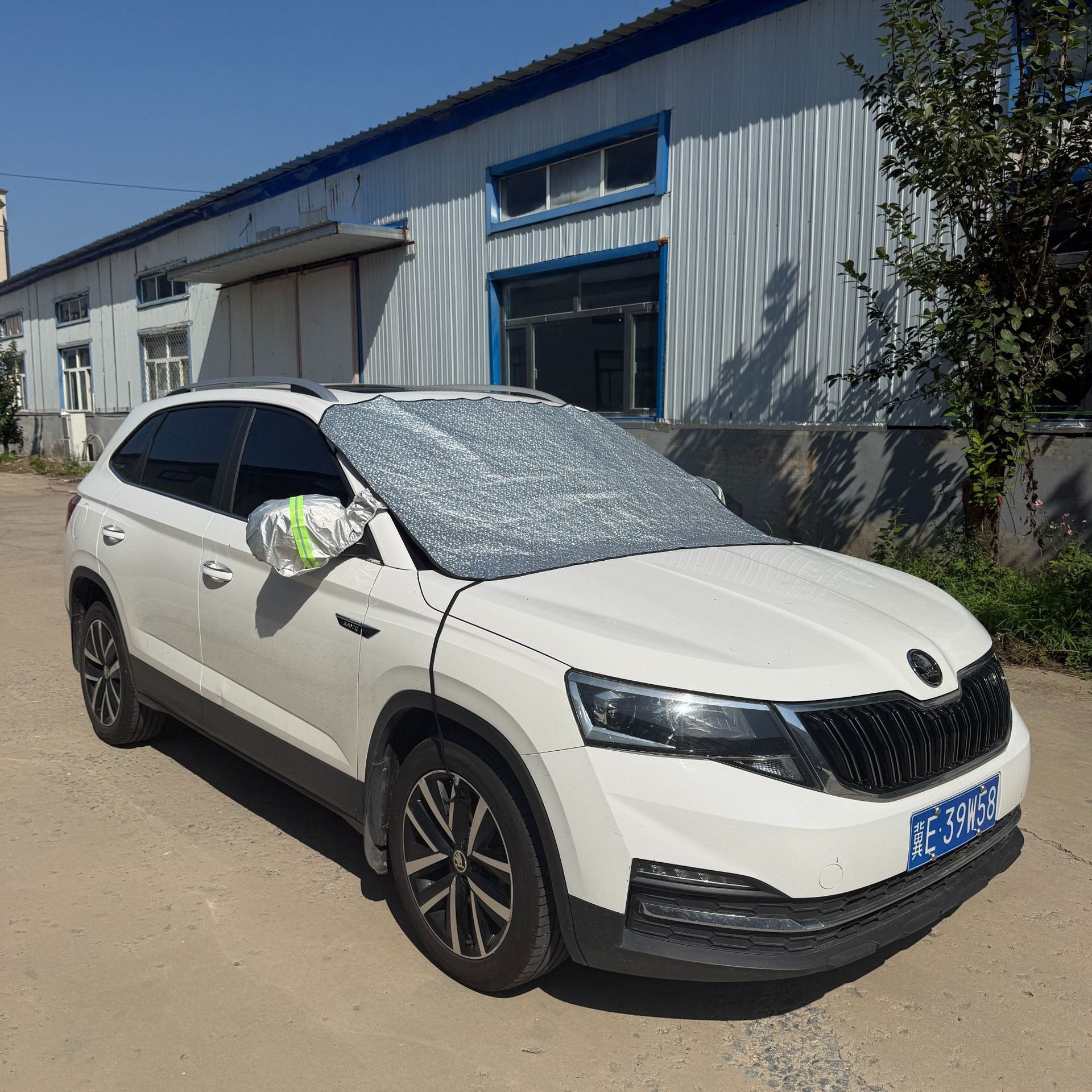 Universal car cover, thickened for enhanced protection, sunproof, rainproof, suitable for all seasons, aluminum film car cover, designed for cross-border export