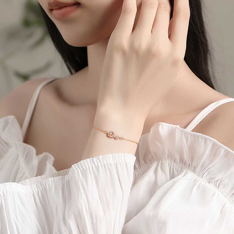 Xiaohongshu 925 pulsera de flor de rosa de plata esterlina amor femenino bosque todo fósforo arte micro incrustaciones estilo joyería de mano al por mayor