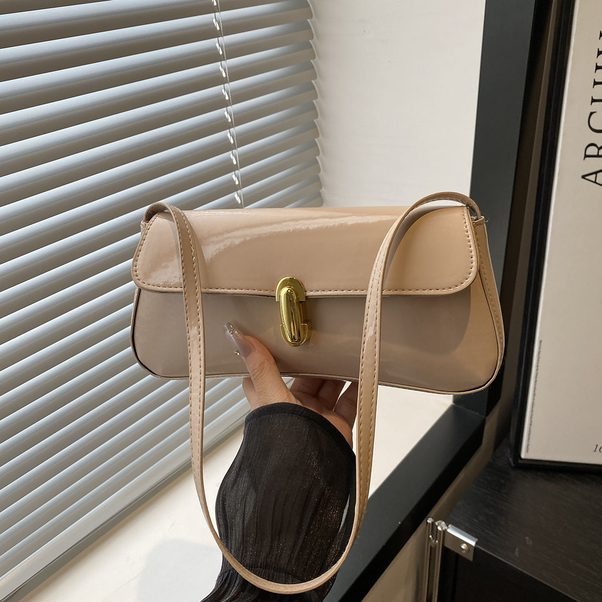 French Niche Stylish Underarm Bag Women's Baguette Bag Wholesale 2025 New Model Versatile Handbag Ins Shoulder Bag