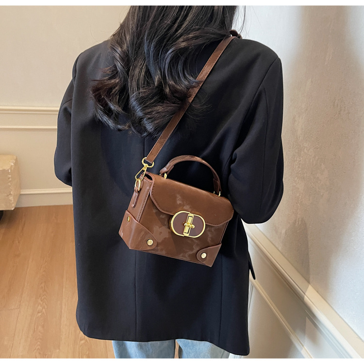 Fashionable and trendy small bag 2025 new women's bag, summer casual and simple crossbody bag, hand-held texture small square bag undefined