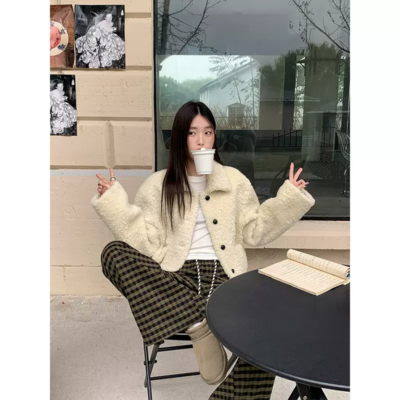趋梦DT ETOLIE柔软仿羊羔毛外套女短款翻领皮毛一体环保皮草冬季