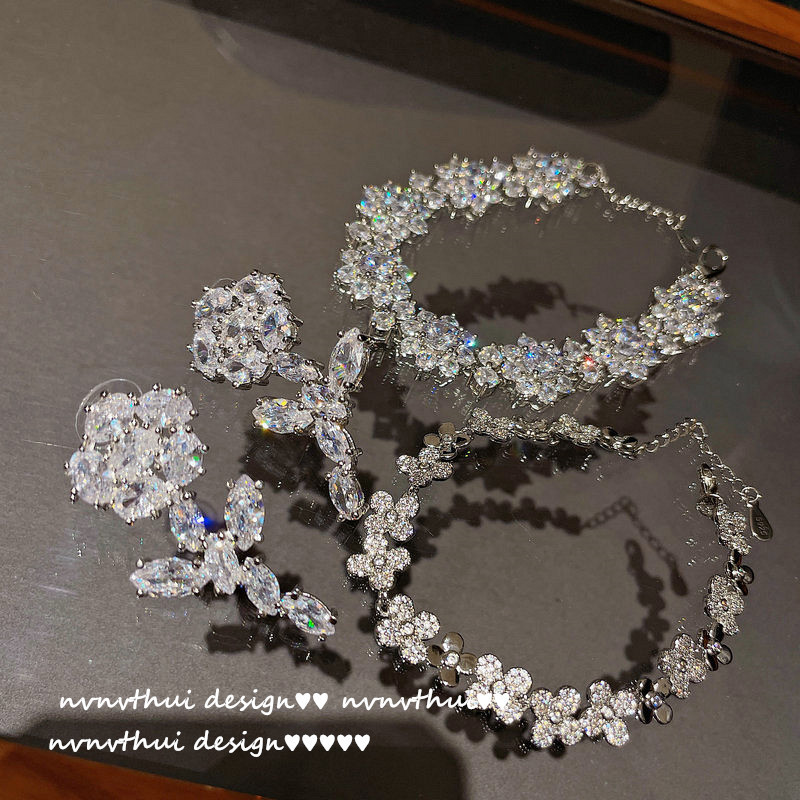 Huguang Shuiying Bianhua Gem Bracelet Designer Plated 18K Gold Eight Heart Eight Arrows Zircon Inlaid Flower Earrings