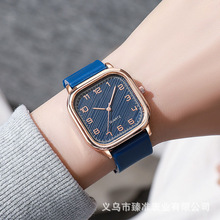 �羳����ι��zŮʿ�ֱ� ins�LС�����s�OӋʯӢ���F؛һ�����l