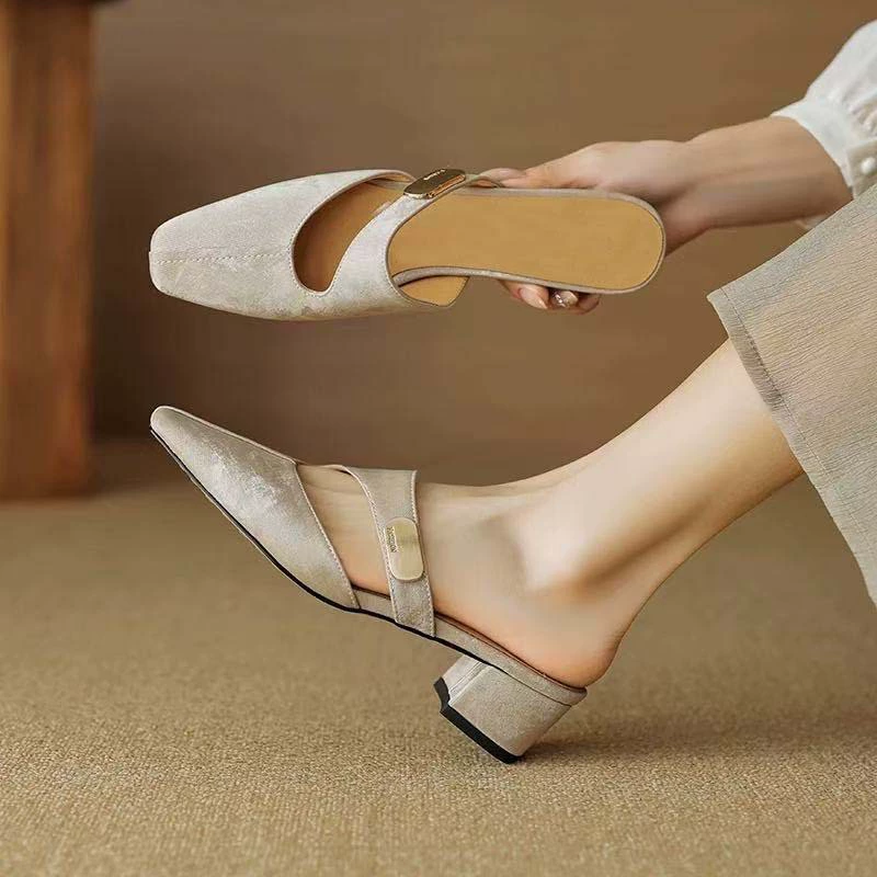 Новые женские полуслипоны Baotou на высоком каблуке в китайском стиле с квадратным носком, средний каблук, металлическая пряжка, толстый каблук, неглубокий носок, высокие каблуки большого размера