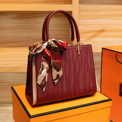 Mid-aged lady's bag 2023 new high-end sense handbag large capacity mother's bag mother's red wedding bag