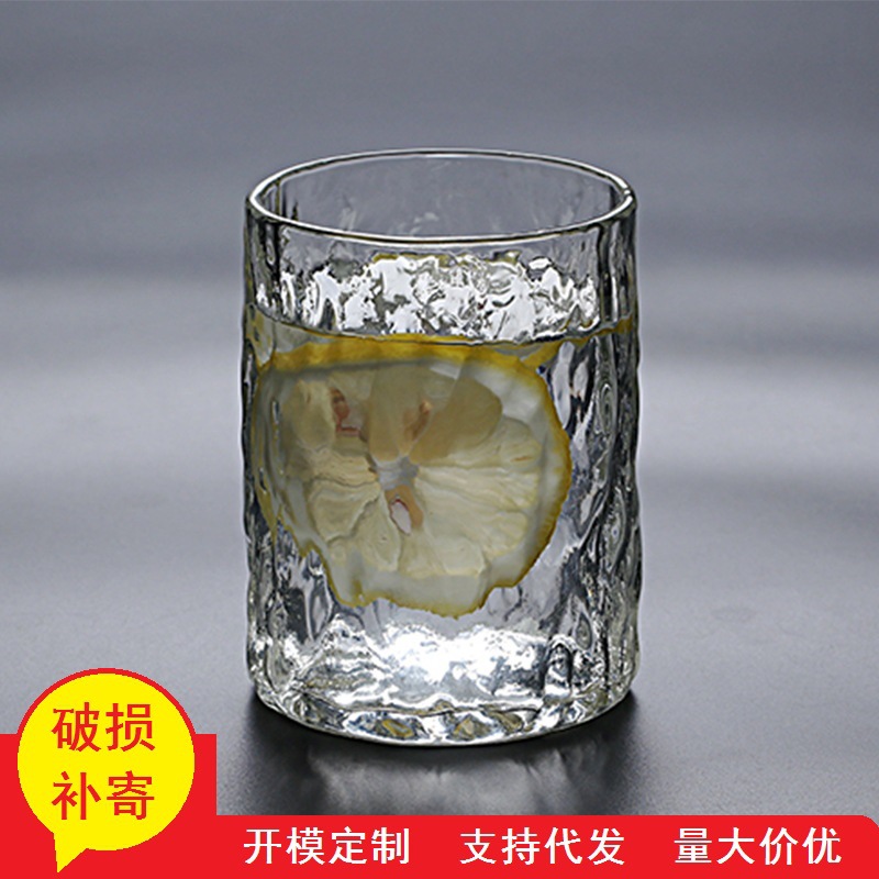 Fábrica al por mayor patrón de martillo japonés vidrio borosilicato material de vidrio resistente al calor Taza de una sola capa patrón de árbol de la casa taza de té