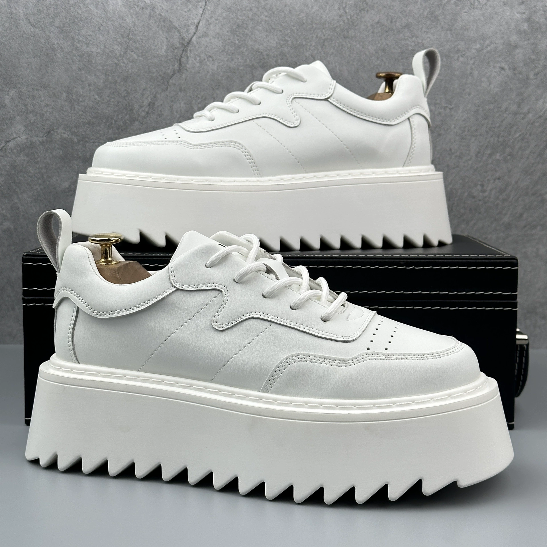 Толстая подошва маленькая белая обувь мужская 2024 осень новая нишевые туфли для повышения моды универсальная модная повседневная дышащая обувь