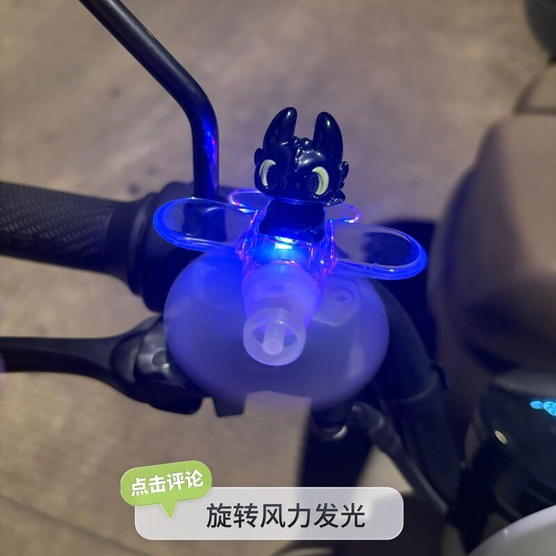 车载摆件风力旋转无牙仔发光发电飞机电动车光彩灯自行车头盔装饰|undefined