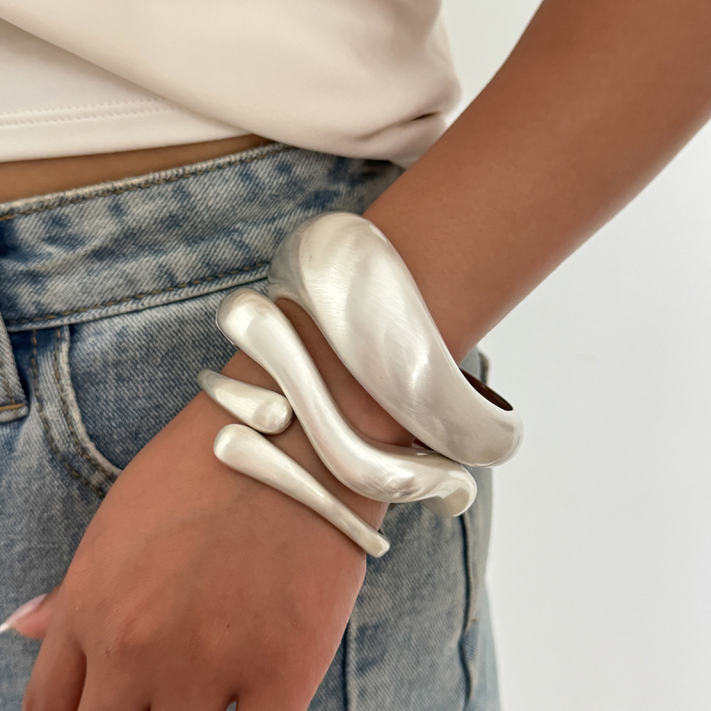 跨境轻奢金属拉丝光面手镯女ins不规则小众夸张欧美饰品bracelet|undefined