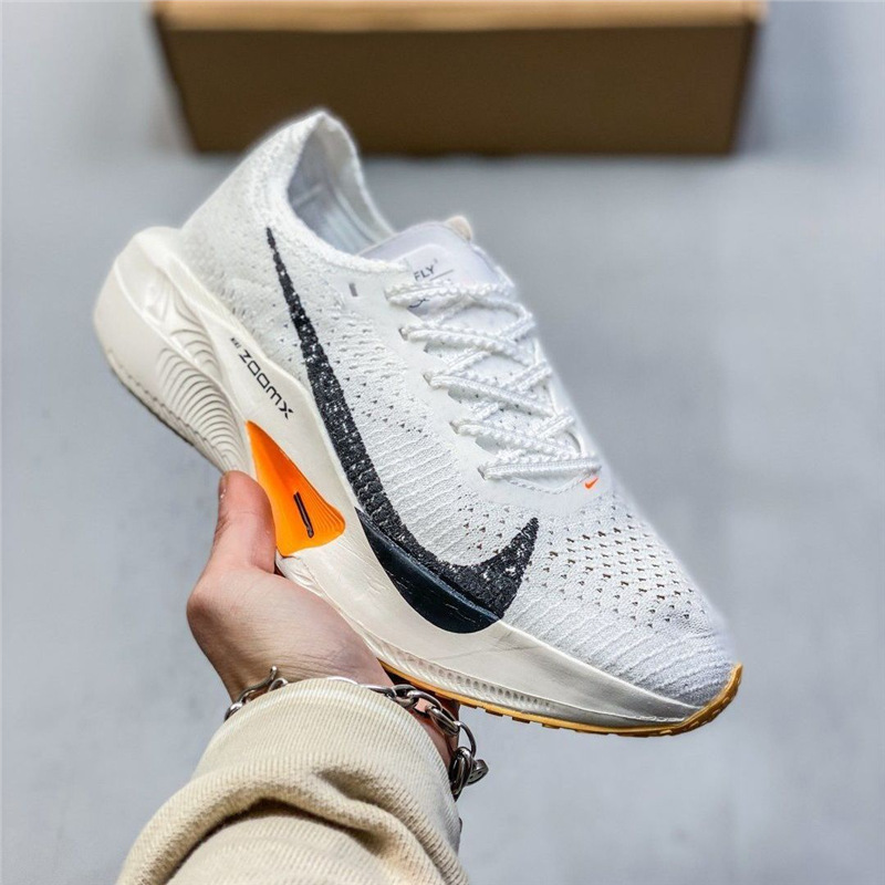 마라톤 3 흰색과 검은색 후크