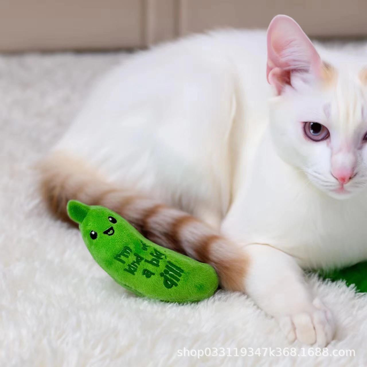 Nuevo estilo transfronterizo chew toy muñeco de pepino de peluche gato mordiendo menta gatera juguetes de sonido suministros para mascotas