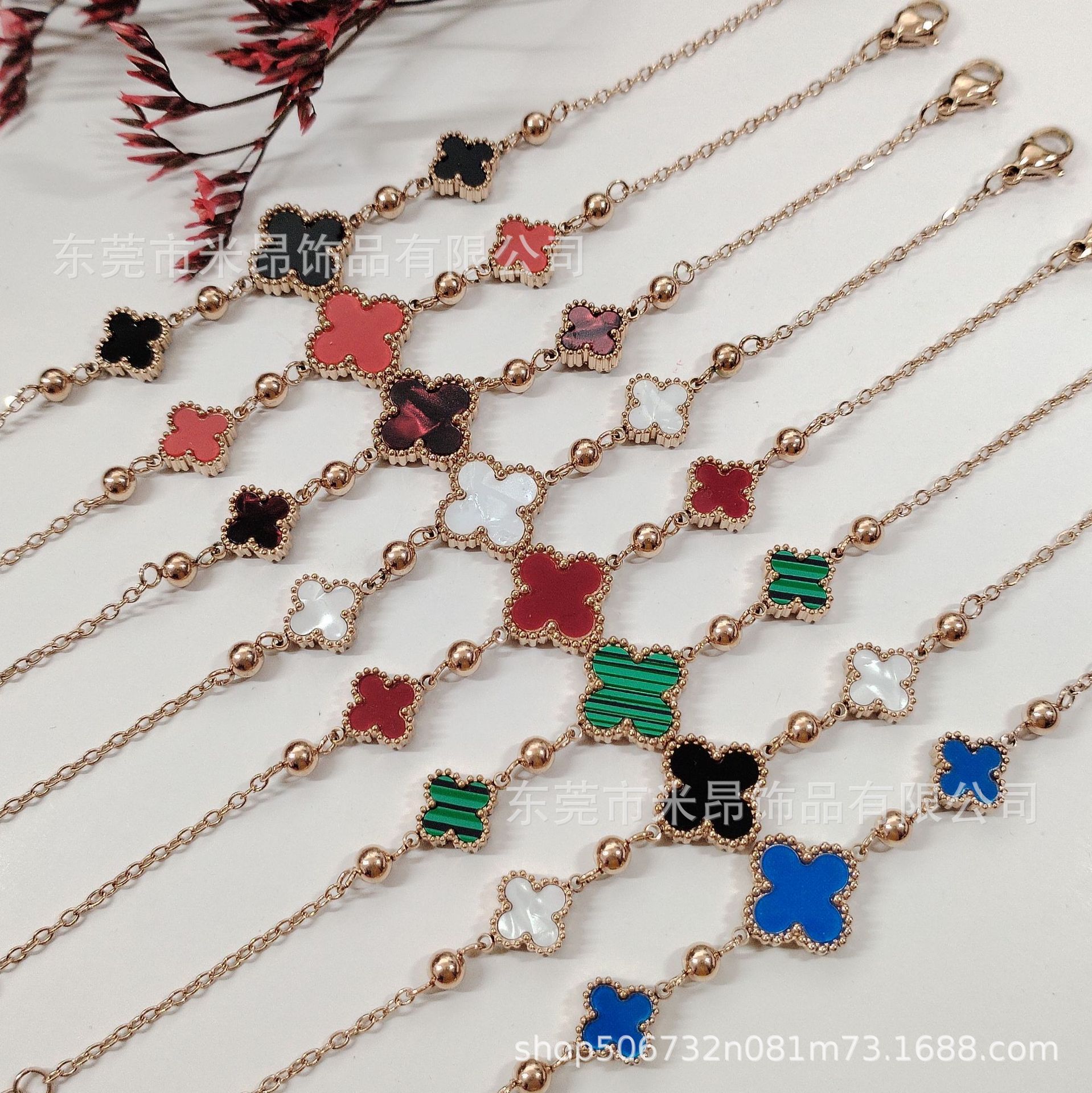 European and American New Double-Sided Titanium Steel Four-Leaf Clover Bracelet for Women, Fashionable, Simple, Light Luxury, Good Luck Shell Four-Leaf Clover Bracelet