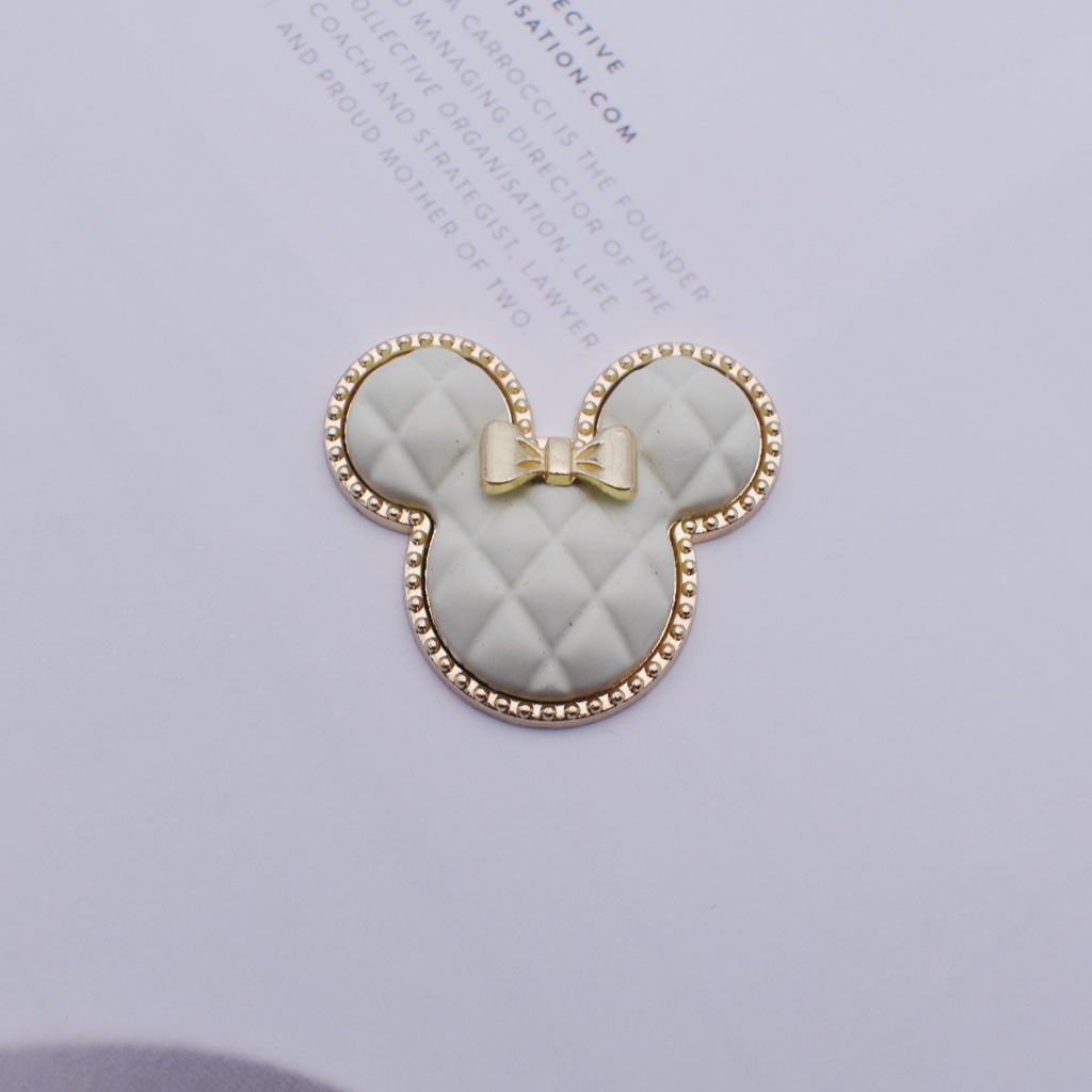 Muñeca de la historieta DIY accesorios de joyería pintura Mickey pajarita color caramelo teléfono móvil belleza material agujero zapatos