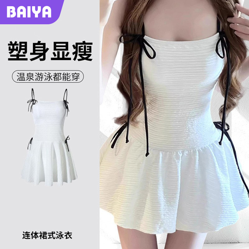 Traje de baño femenino atmósfera francesa eslinga blanca de una pieza que cubre de manera conservadora la carne y se ve delgado traje de baño de vacaciones