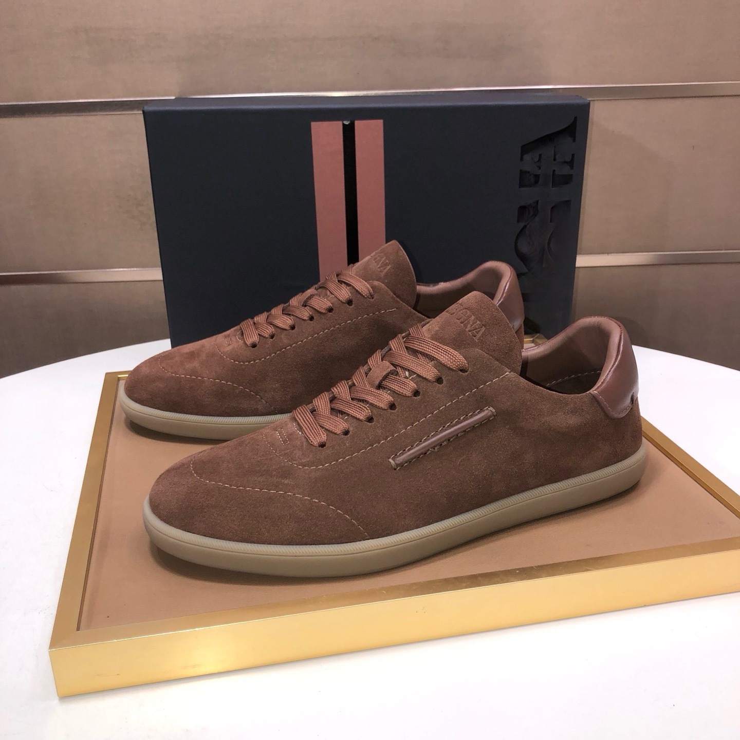Estación europea retrógrado ganado cuero plano zapatos blancos para hombres con lazos de color combinados zapatos de skate casuales para hombres Lefour zapatos