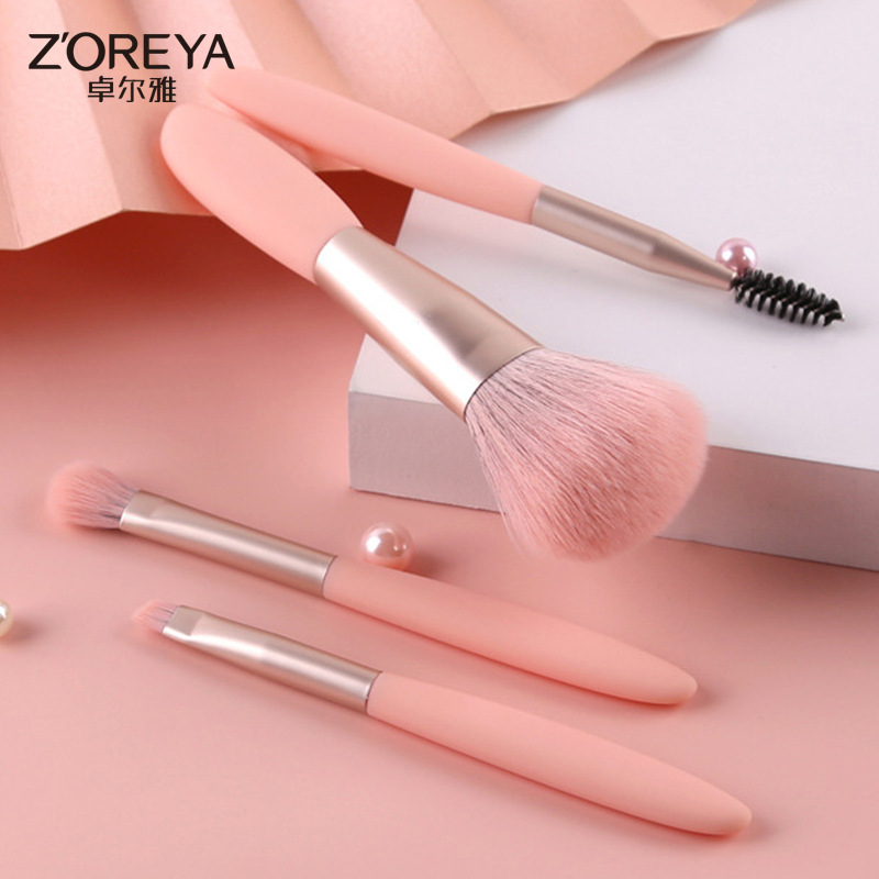 Juego de brochas de maquillaje de 4 piezas para principiantes, herramientas de belleza para contorno facial, polvo suelto, brocha para corrector, brocha de maquillaje de cerdas suaves