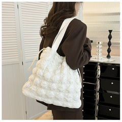 韓版菱格百搭褶皺雲朵包包新款大容量通勤單肩包時尚抽繩水桶包包