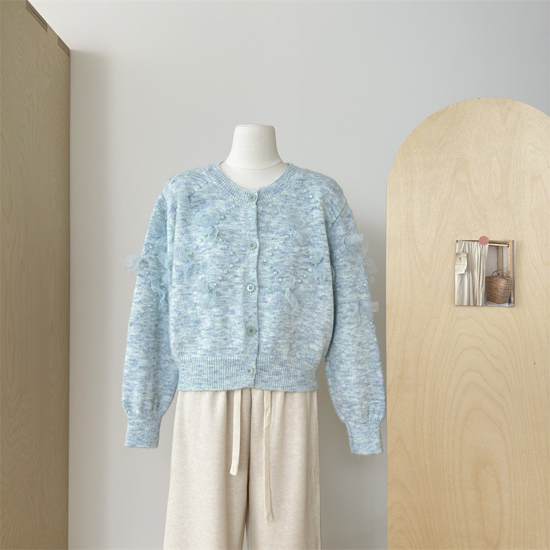 Fashionable cardigan with a round collar