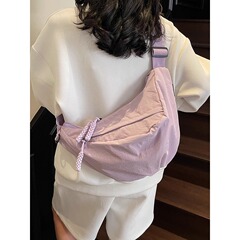 大容量饺子包女2025新款轻便宽带斜挎包尼龙帆布通勤包运动骑行包