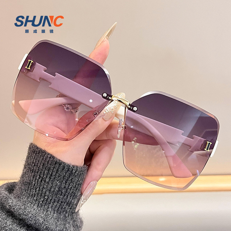 2025 New Square Large Frame Letter Sunglasses Cross-Border European and American Fashion Personality Trend Internet Celebrity Women's Sunglasses 2025 New Square Large Frame Letter Sunglasses Cross-Border European and American Fashion Personality Trend Internet Celebrity Women's Sunglasses