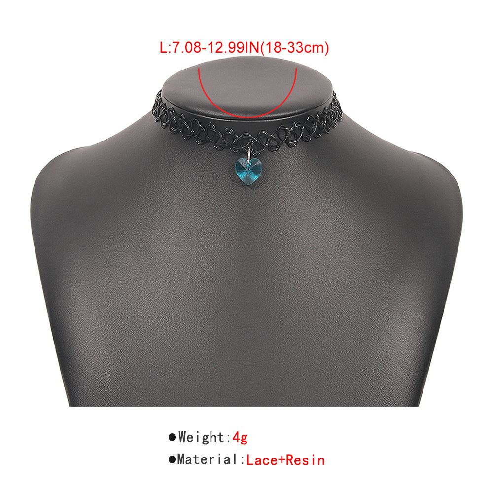 Simple Retro Lace Hollow Stretchable Resin Heart Necklace Wholesale Nihaojewelry display picture 1