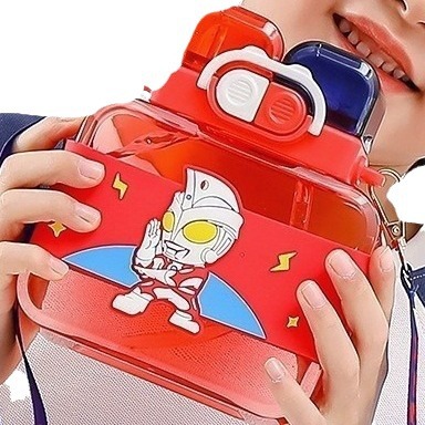 Temporada escolar para estudiantes, niños de alto valor, Ultraman, taza cuadrada de bebida doble, taza de paja tritan, botella de agua con correa portátil