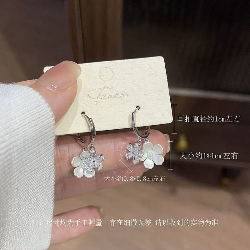 White pendant with zircon, earrings