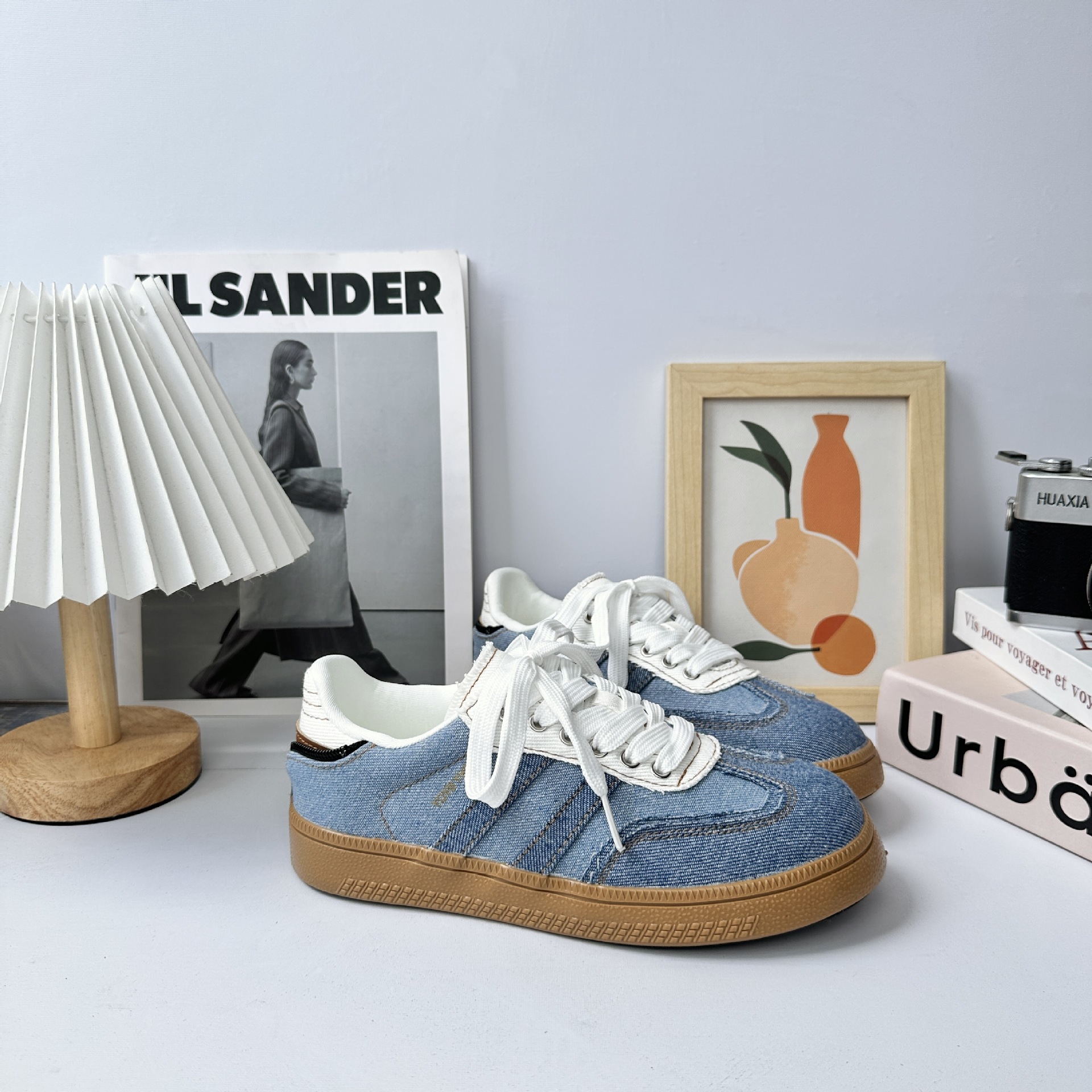 YUANBO Zapatos de skate casuales para mujeres 2025 nuevos zapatos blancos de suela gruesa coreana de nicho retrógrado zapatos de entrenamiento alemán