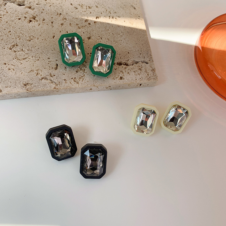 Retro Square Gem Stud Earrings Wholesale Nihaojewelry display picture 9