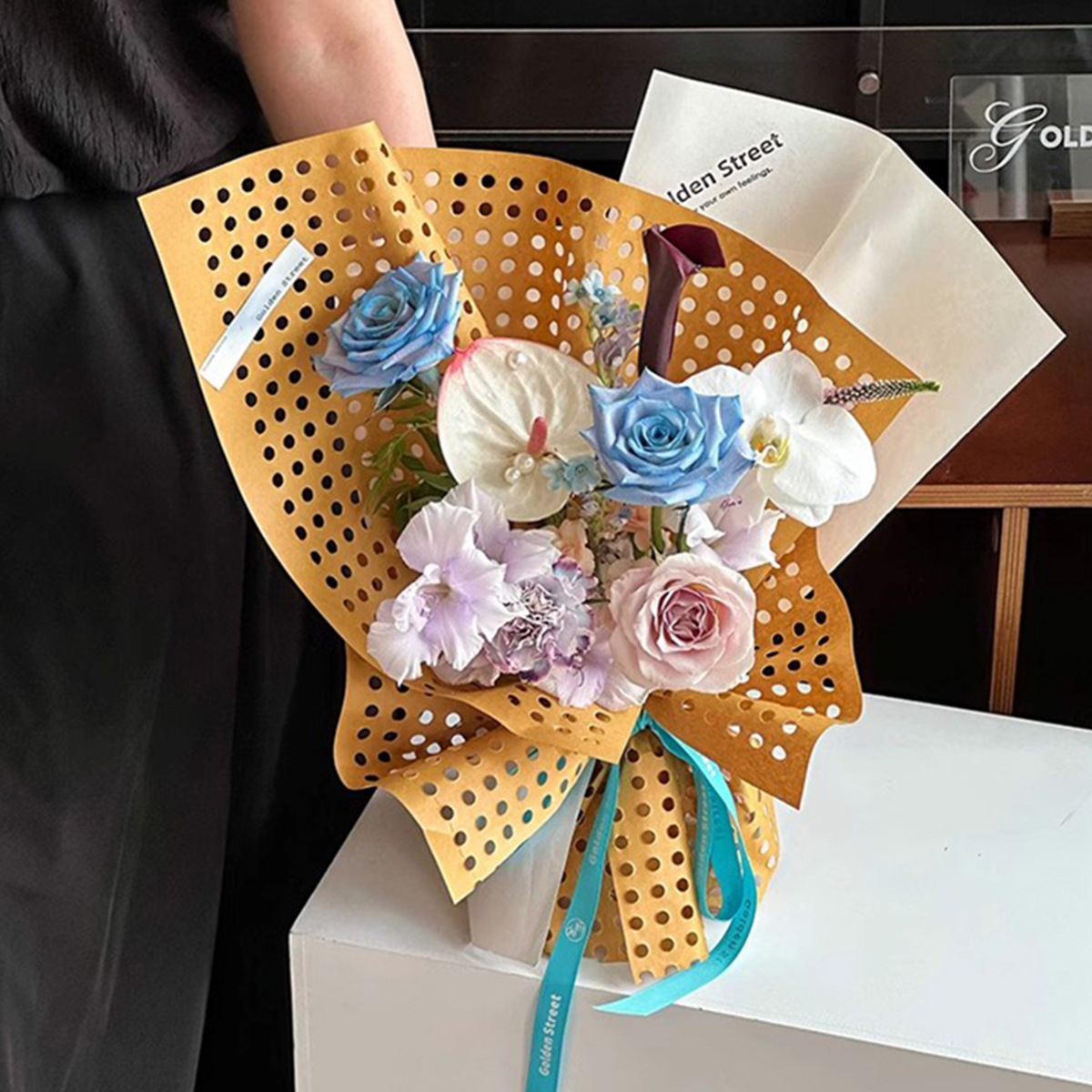 Nuevo agujero de dopamina agujero de papel embalaje de flores bouquet de alta calidad agujero de papel florista materiales de flor al por mayor