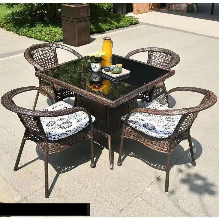 籐テーブルと椅子の3点セット、バルコニーティーテーブルと椅子、カジュアルな屋外中庭、高齢者用背もたれ籐椅子、コーヒーテーブルの組み合わせ|undefined