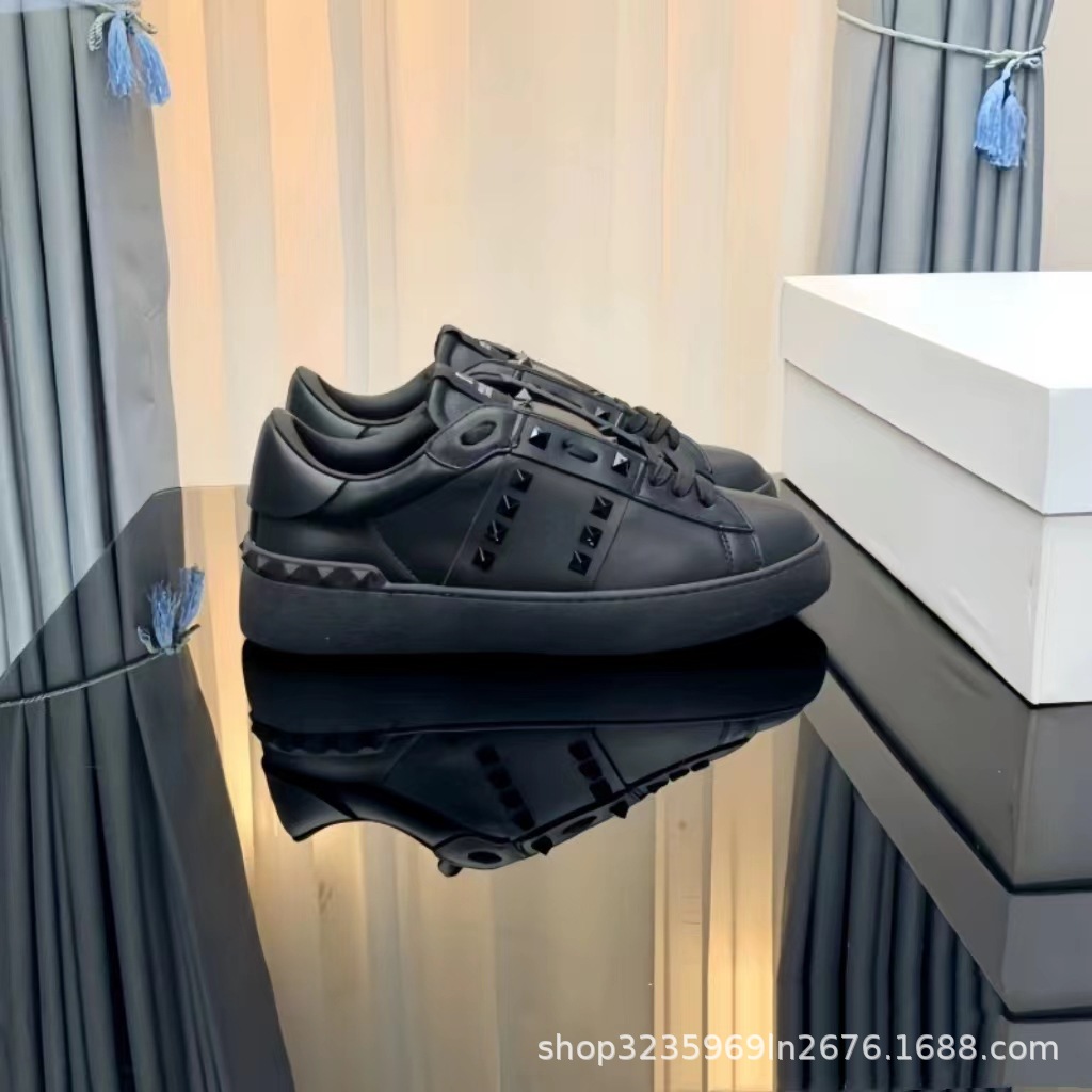 The rivets are all black