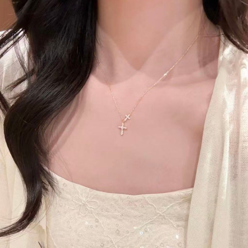 Vintage Double Cross Necklace for Women, Clavicle Chain, Light Luxury, Niche, High-End, Simple, Fashionable, Versatile Design, with a Cool and Minimalist Feel Vintage Double Cross Necklace for Women, Clavicle Chain, Light Luxury, Niche, High-End, Simple, Fashionable, Versatile Design, with a Cool and Minimalist Feel