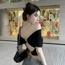 ���ú�ɫ¶���h��һ�ּ����T��Ů�ļ������@�ݰٴ�̿�¶������