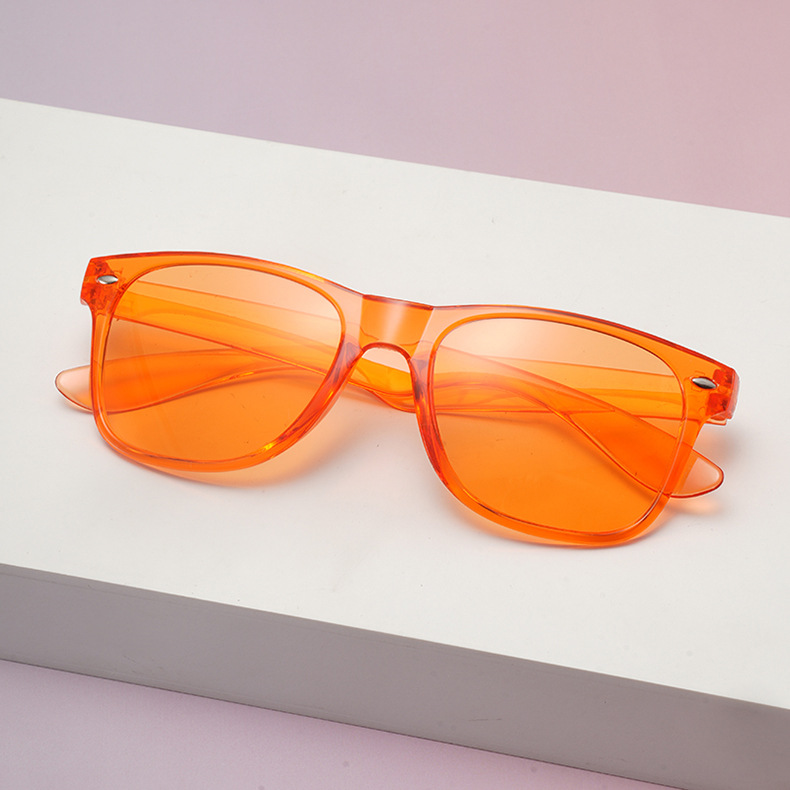 Gafas de sol retro de moda 2025, estilo caramelo con clavos de sombrilla de arroz, venta al por mayor directa de fábrica