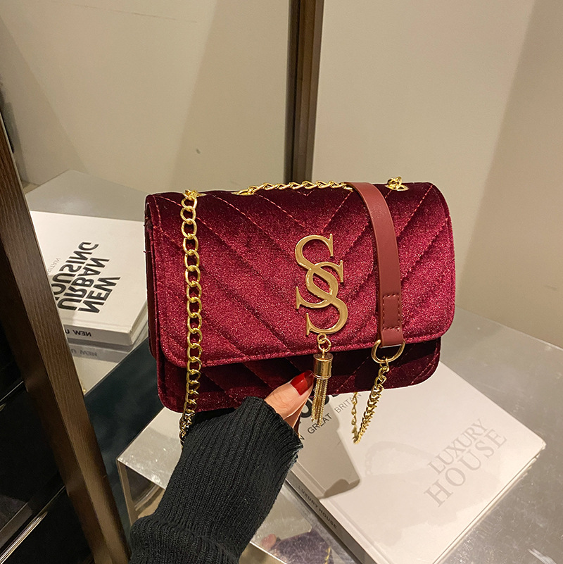 Texturas extranjeras bolsas de aire para mujeres 2025 nueva moda bordada cadena bolsas de nicho de diseño de tendencia letras bolsas de mochila