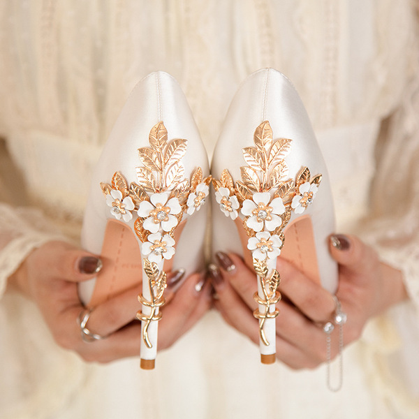Fashionable sexy wedding shoes stiletto heels pointed-toe made of…