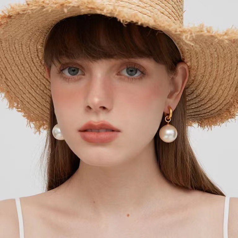 Retro simple perla Niña de diseño avanzado pendientes de lujo luz desmontable ins nicho europeo y americano nuevos pendientes