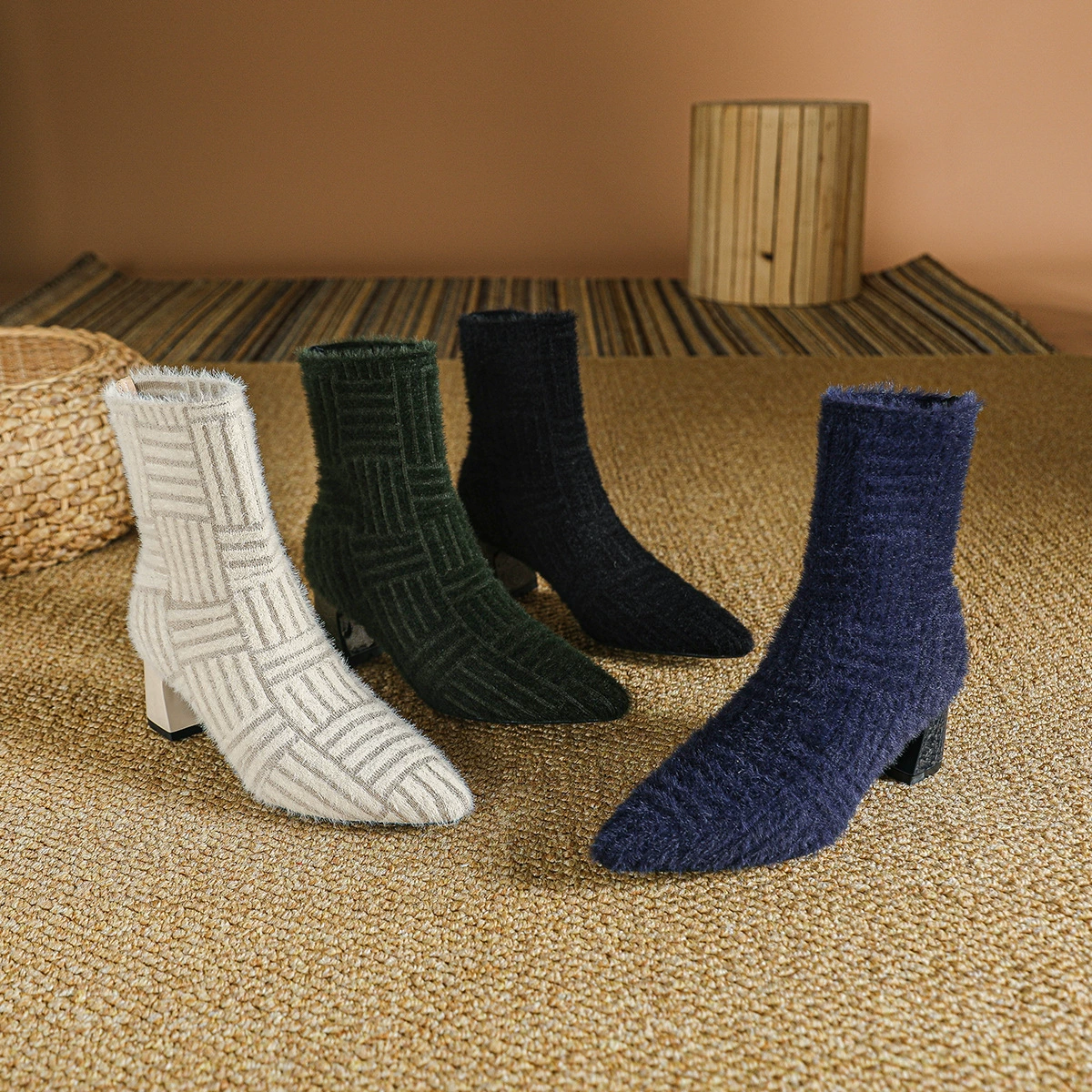 450 леди осень-зима новый трикотажный сплошной цвет толстый наконечник эластичные короткие сапоги женские носки на высоком каблуке плюшевые короткие сапоги