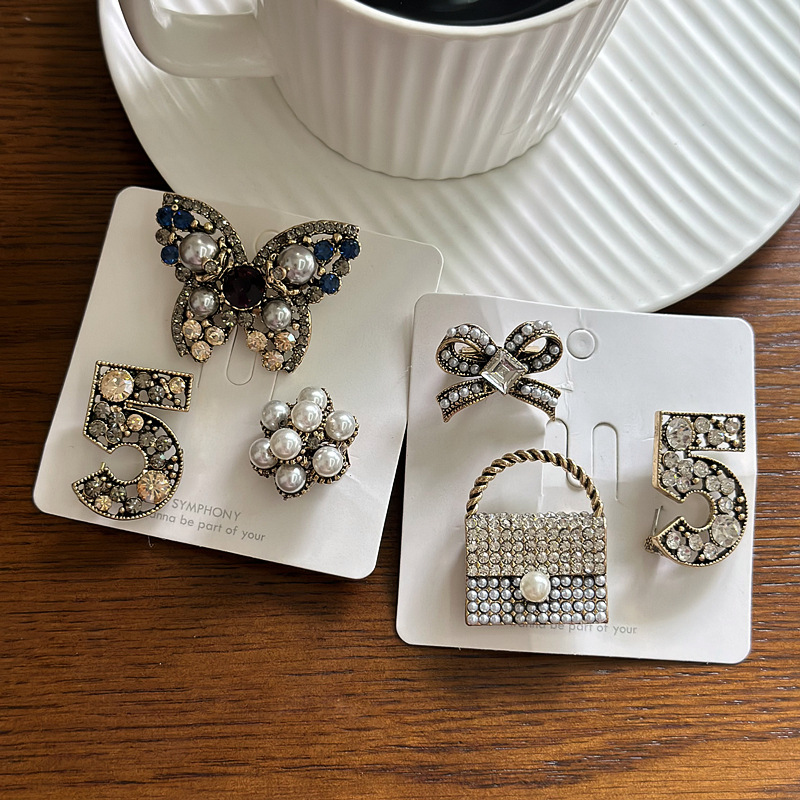 Korean style new retro high-end Pearl butterfly brooch women's fashion personality fragrance exquisite handbag 5-word pin
