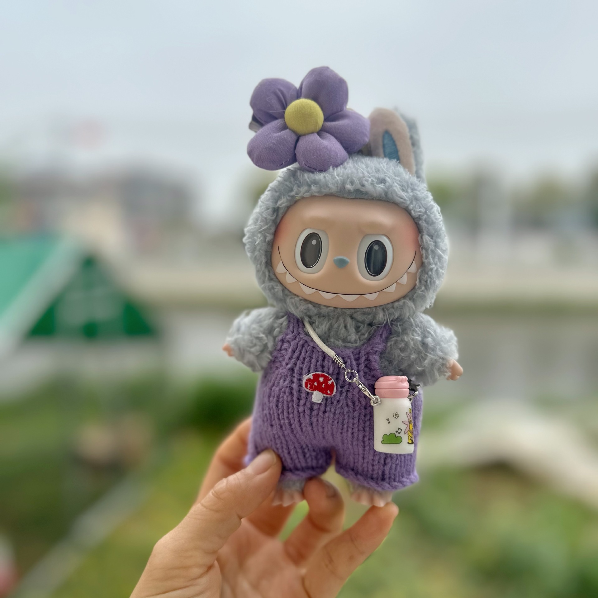 僅衣服】泡泡瑪特盲盒拉布布衣服17CM掛件LABUBU着替紫色羊毛背帶