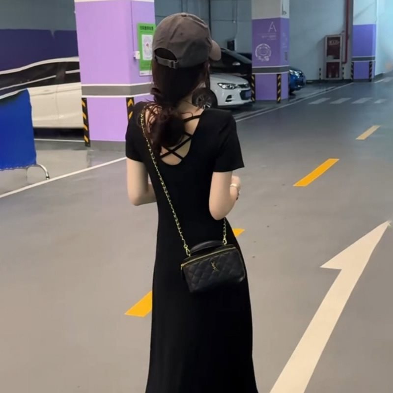 黑色短袖连衣裙女2025夏季新款镂空后背气质收腰显瘦中长款a字裙